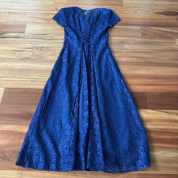 Vintage lace dress - Picture 8 of 12